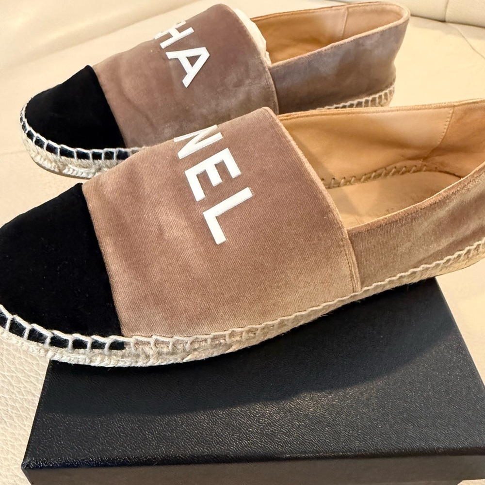 Channel Shoe - Picture 2 of 11